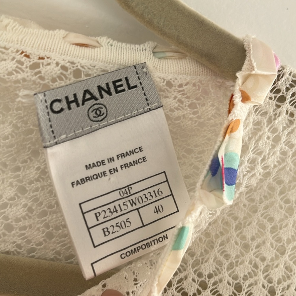 VINTAGE CHANEL 2004 White Cotton Crochet Long Sleeve Top with Silk Accents - Picture 3 of 11
